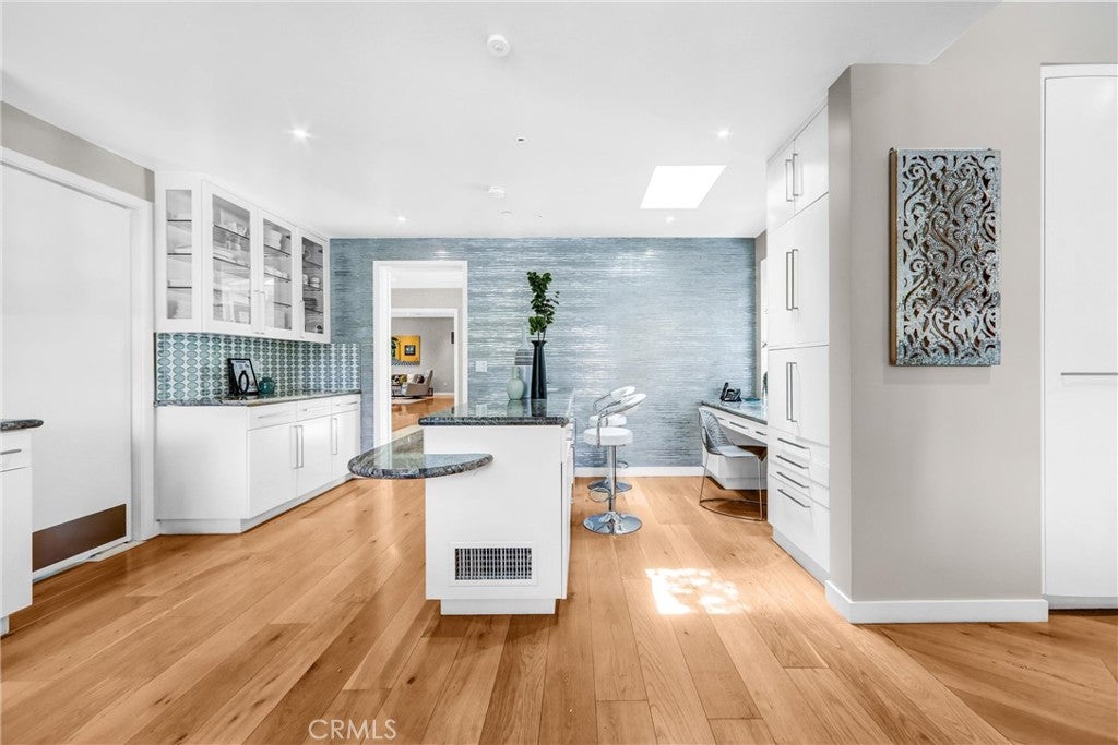 Pasadena, California, 91106, United States, 6 Bedrooms Bedrooms, ,9 BathroomsBathrooms,Residential,Active,1898207