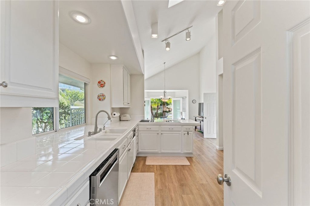 Irvine, California, 92603, United States, 4 Bedrooms Bedrooms, ,4 BathroomsBathrooms,Residential,Active,1986909