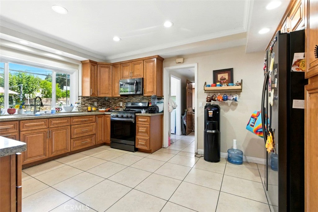 La Habra, California, 90631, United States, 6 Bedrooms Bedrooms, ,4 BathroomsBathrooms,Residential,Active,1929656