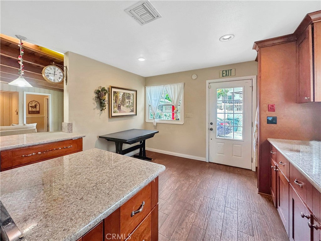 Huntington Beach, California, 92647, United States, ,5 BathroomsBathrooms,Residential,Active,1867911