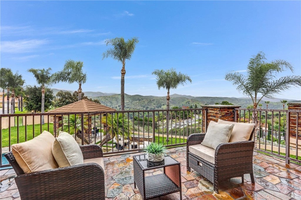 Anaheim, California, 92807, United States, 6 Bedrooms Bedrooms, ,5 BathroomsBathrooms,Residential,Active,2006989