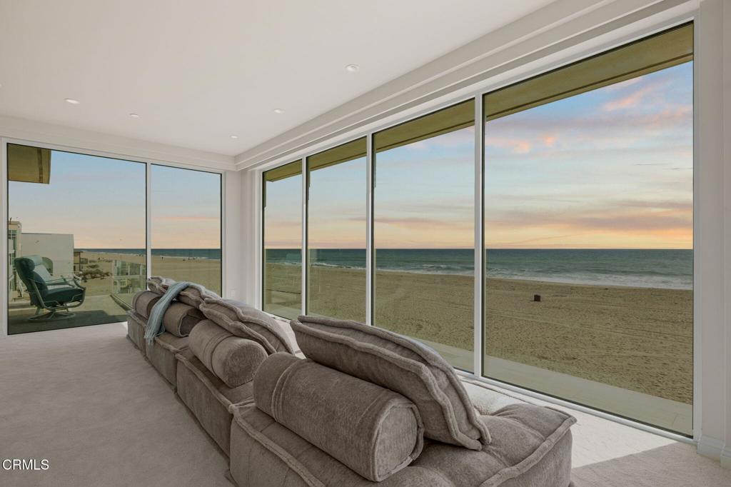 Oxnard, California, 93035, United States, 4 Bedrooms Bedrooms, ,6 BathroomsBathrooms,Residential,Active,1993670