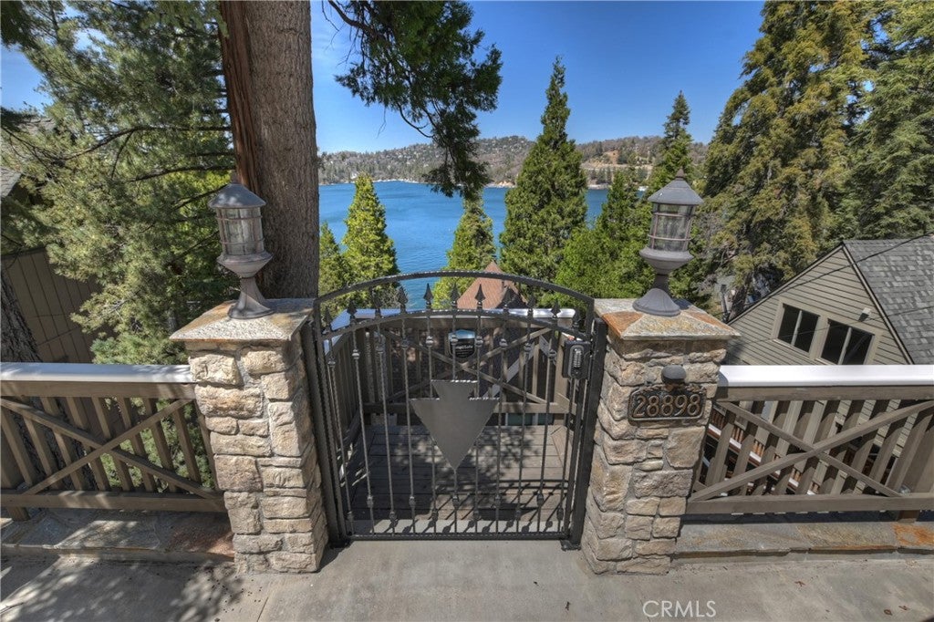 Lake Arrowhead, California, 92352, United States, 4 Bedrooms Bedrooms, ,3 BathroomsBathrooms,Residential,Active,1786792