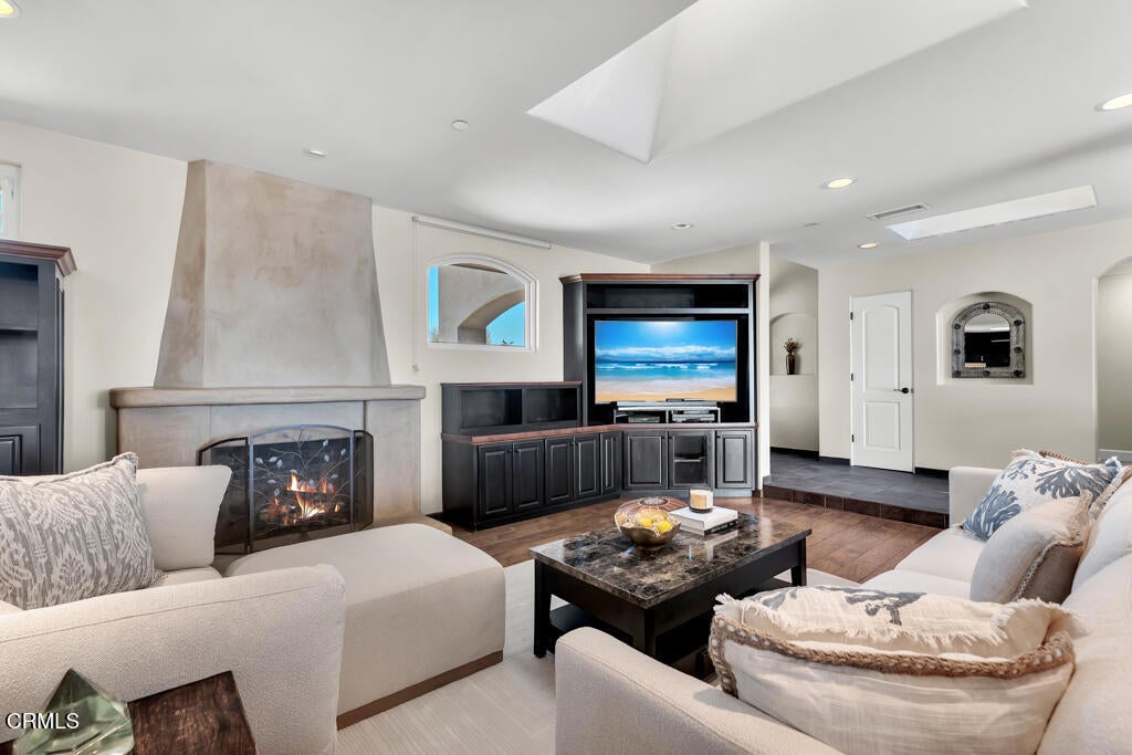 Camarillo, California, 93010, United States, 5 Bedrooms Bedrooms, ,5 BathroomsBathrooms,Residential,Active,1905055