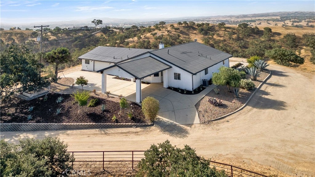 Paso Robles, California, 93446, United States, 4 Bedrooms Bedrooms, ,3 BathroomsBathrooms,Residential,Active,1941140