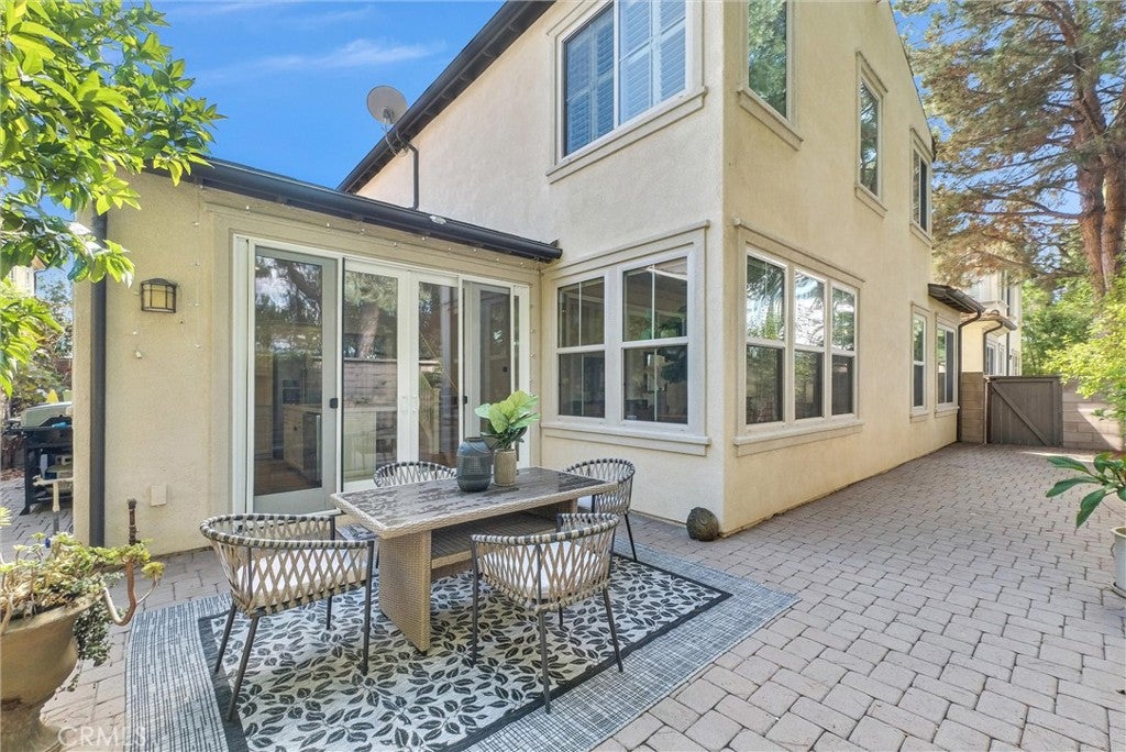 Irvine, California, 92618, United States, 3 Bedrooms Bedrooms, ,3 BathroomsBathrooms,Residential,Contingent,1986914