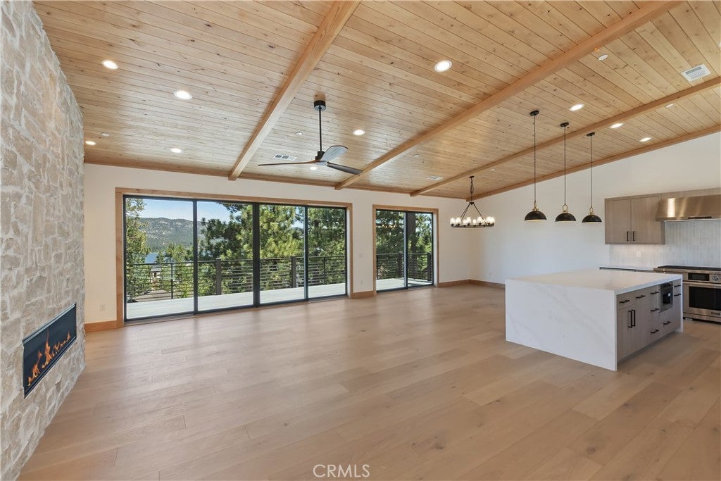 Big Bear Lake, California, 92315, United States, 5 Bedrooms Bedrooms, ,6 BathroomsBathrooms,Residential,Active,1914782
