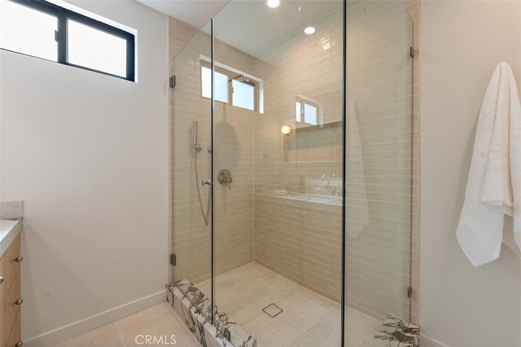 Northridge, California, 91325, United States, 4 Bedrooms Bedrooms, ,4 BathroomsBathrooms,Residential,Active,2030583