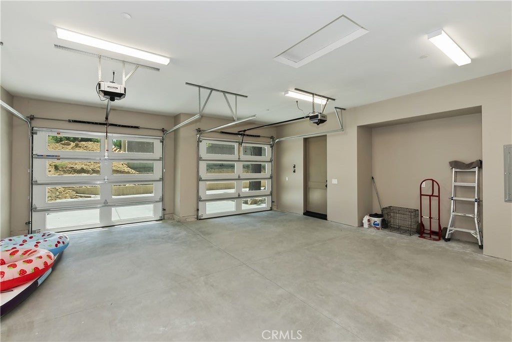 Lake Arrowhead, California, 92352, United States, 3 Bedrooms Bedrooms, ,3 BathroomsBathrooms,Residential,Active,1972160