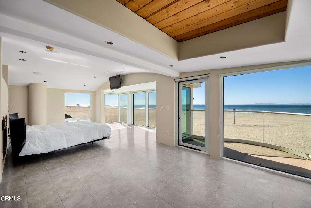 Oxnard, California, 93035, United States, 4 Bedrooms Bedrooms, ,5 BathroomsBathrooms,Residential,Active,1953419