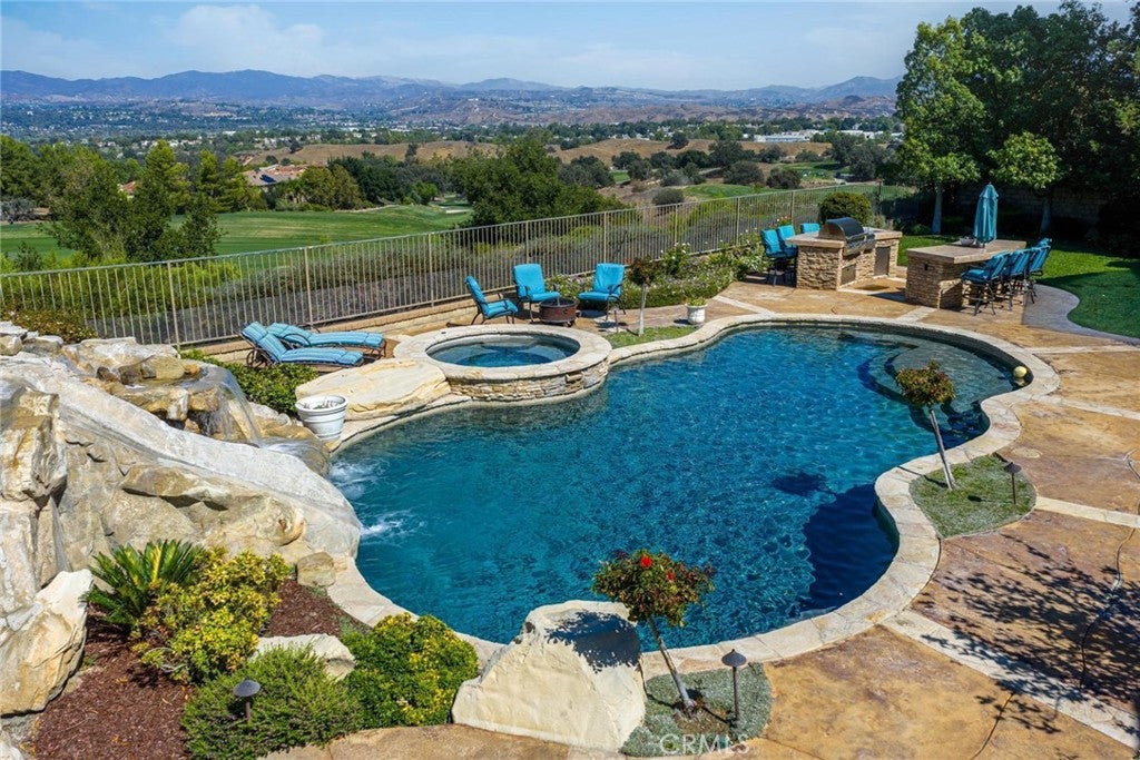 Valencia, California, 91381, United States, 6 Bedrooms Bedrooms, ,11 BathroomsBathrooms,Residential,Active,1959978