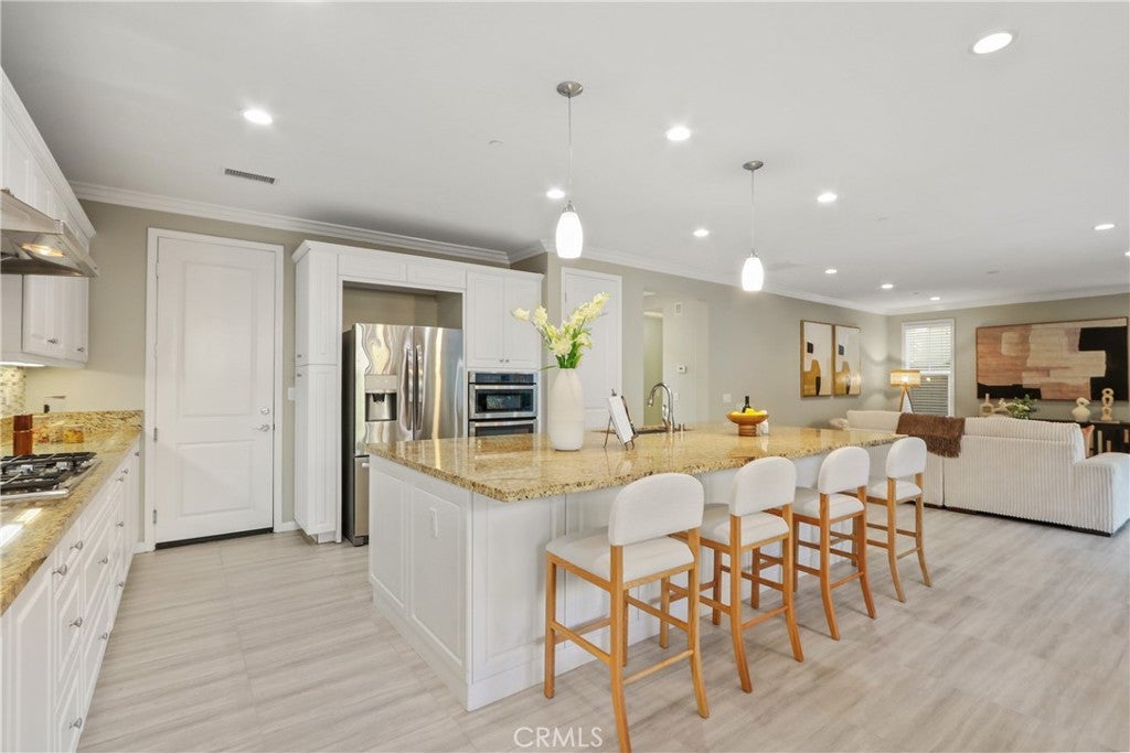 Irvine, California, 92618, United States, 4 Bedrooms Bedrooms, ,5 BathroomsBathrooms,Residential,Pending,2007263