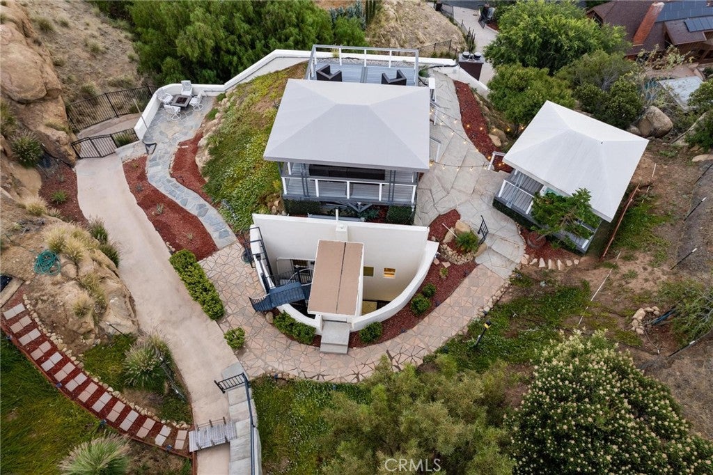 Chatsworth, California, 91311, United States, 4 Bedrooms Bedrooms, ,4 BathroomsBathrooms,Residential,Active,2011421