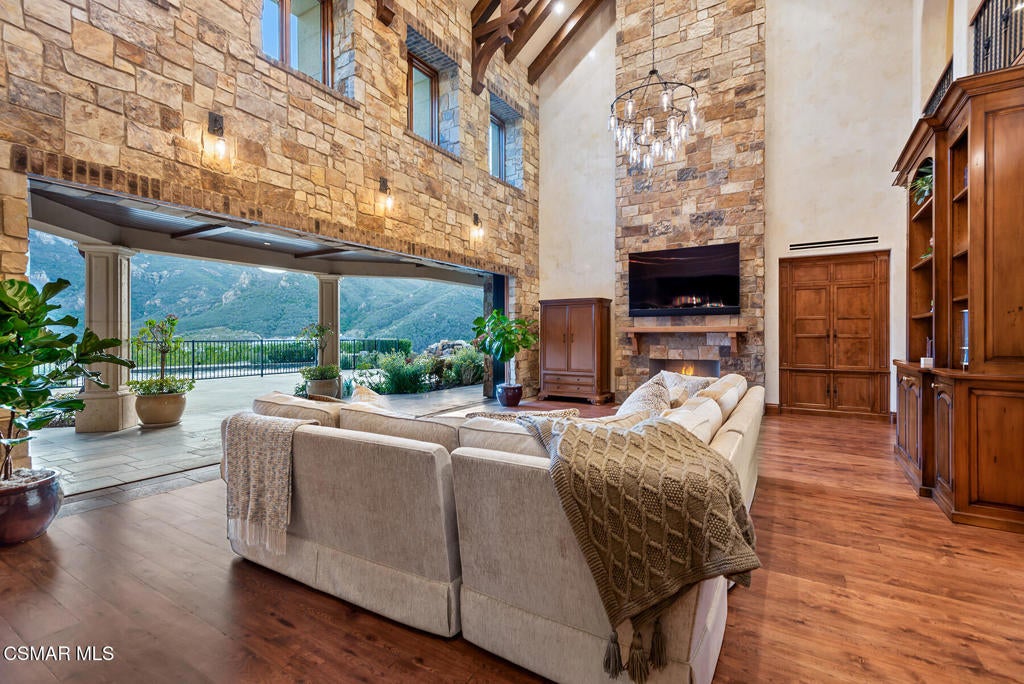 Thousand Oaks, California, 91361, United States, 7 Bedrooms Bedrooms, ,13 BathroomsBathrooms,Residential,Active,1748234