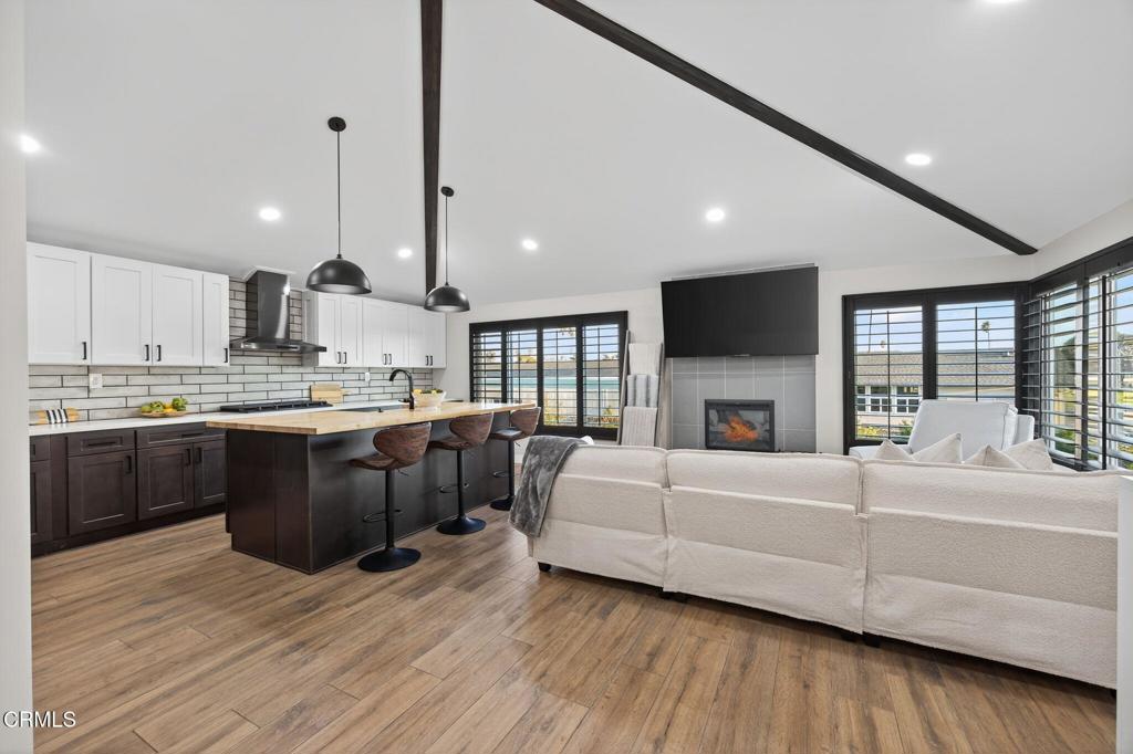 Ventura, California, 93001, United States, 4 Bedrooms Bedrooms, ,3 BathroomsBathrooms,Residential,Active,1926891