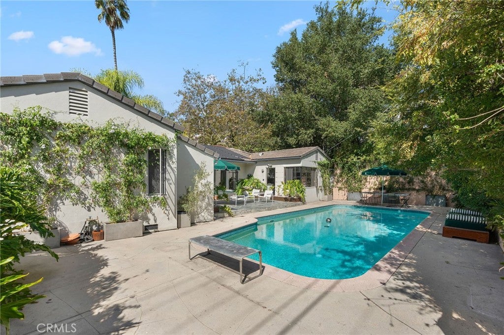 Los Angeles, California, 90027, United States, 3 Bedrooms Bedrooms, ,2 BathroomsBathrooms,Residential,Active,1953705