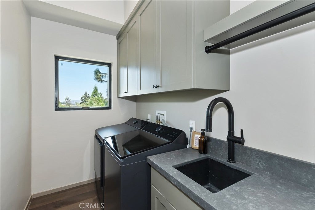 Lake Arrowhead, California, 92352, United States, 3 Bedrooms Bedrooms, ,3 BathroomsBathrooms,Residential,Active,1972160