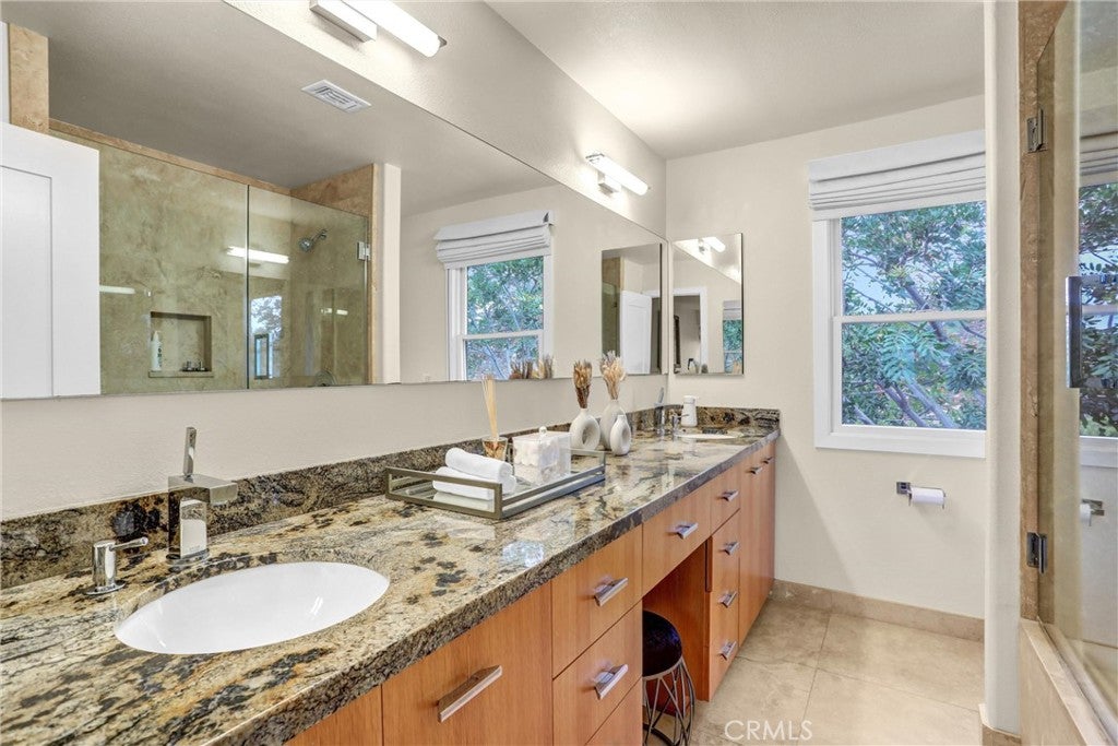 Anaheim, California, 92807, United States, 6 Bedrooms Bedrooms, ,5 BathroomsBathrooms,Residential,Active,2006989