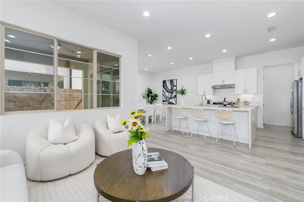 Irvine, California, 92618, United States, 3 Bedrooms Bedrooms, ,3 BathroomsBathrooms,Residential,Active,1942374