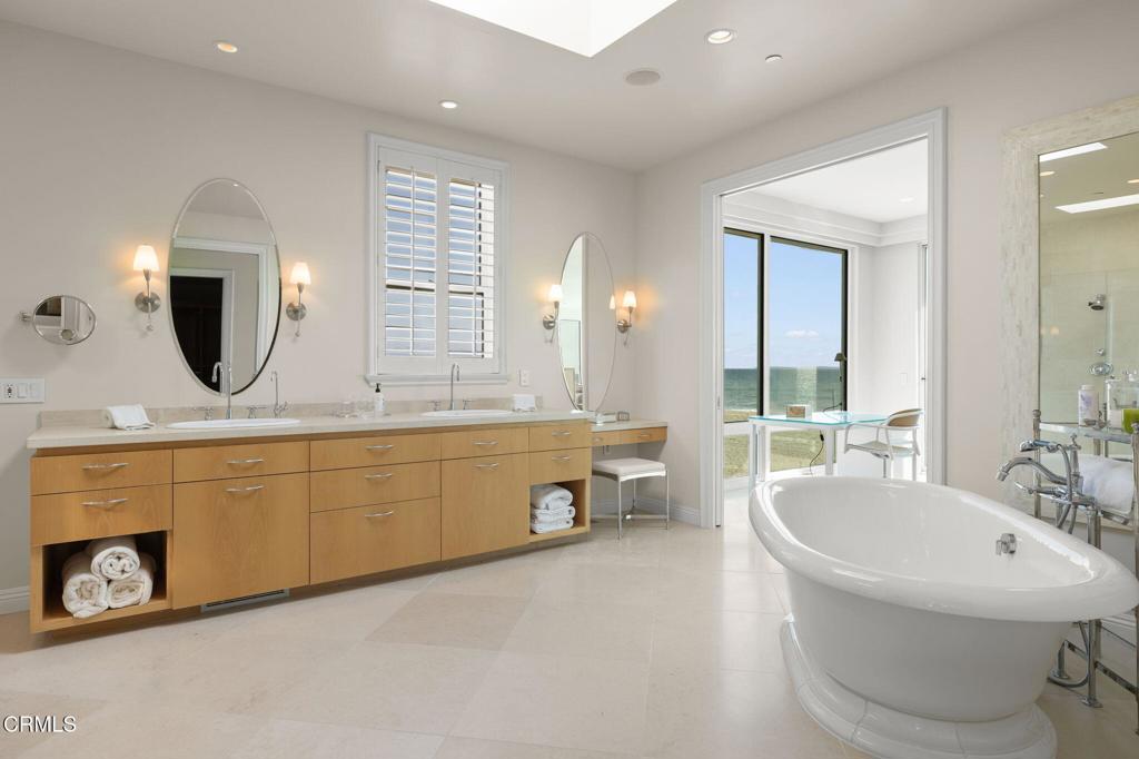 Oxnard, California, 93035, United States, 4 Bedrooms Bedrooms, ,6 BathroomsBathrooms,Residential,Active,1849510