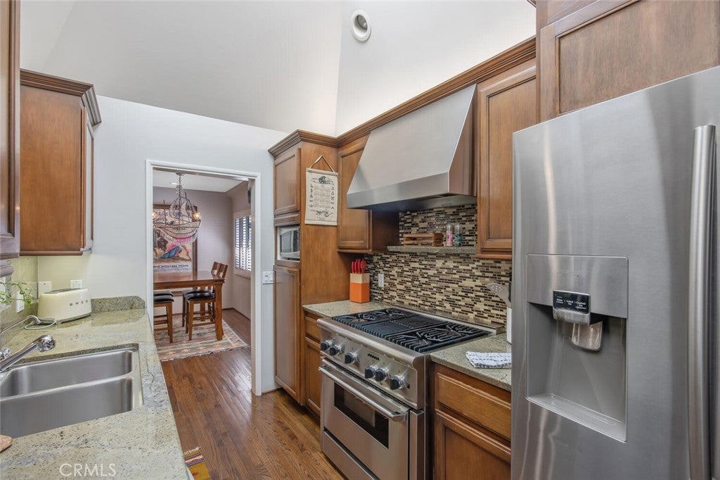 North Hollywood, California, 91602, United States, 4 Bedrooms Bedrooms, ,2 BathroomsBathrooms,Residential,Active,1954309