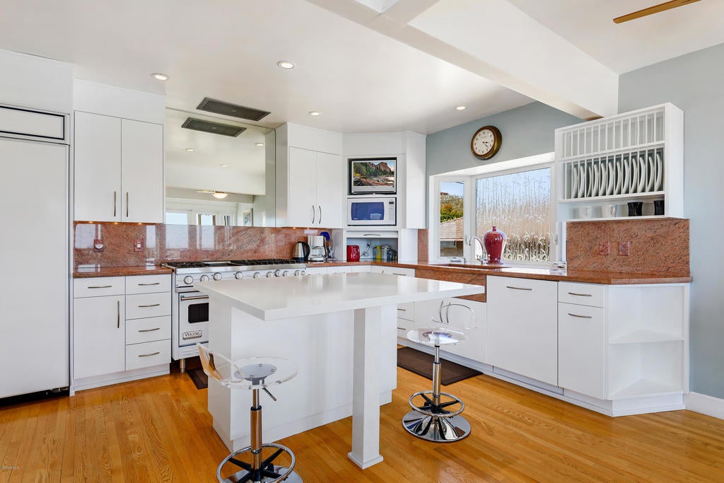 Ventura, California, 93001, United States, 3 Bedrooms Bedrooms, ,2 BathroomsBathrooms,Residential,Active,1944036