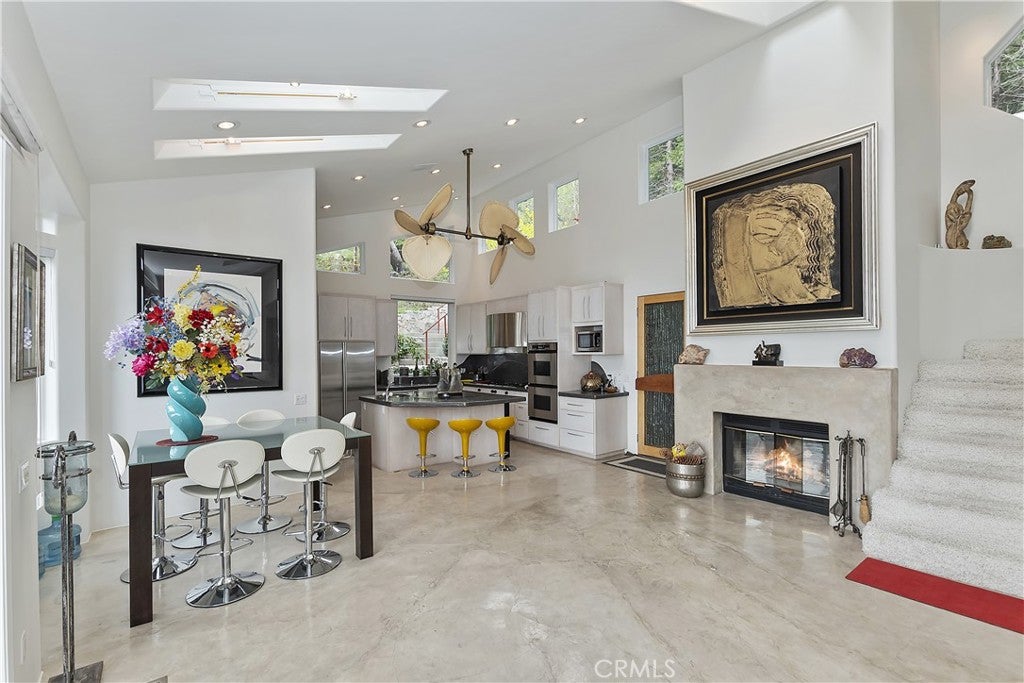 Lake Arrowhead, California, 92352, United States, 2 Bedrooms Bedrooms, ,3 BathroomsBathrooms,Residential,Active,1988419