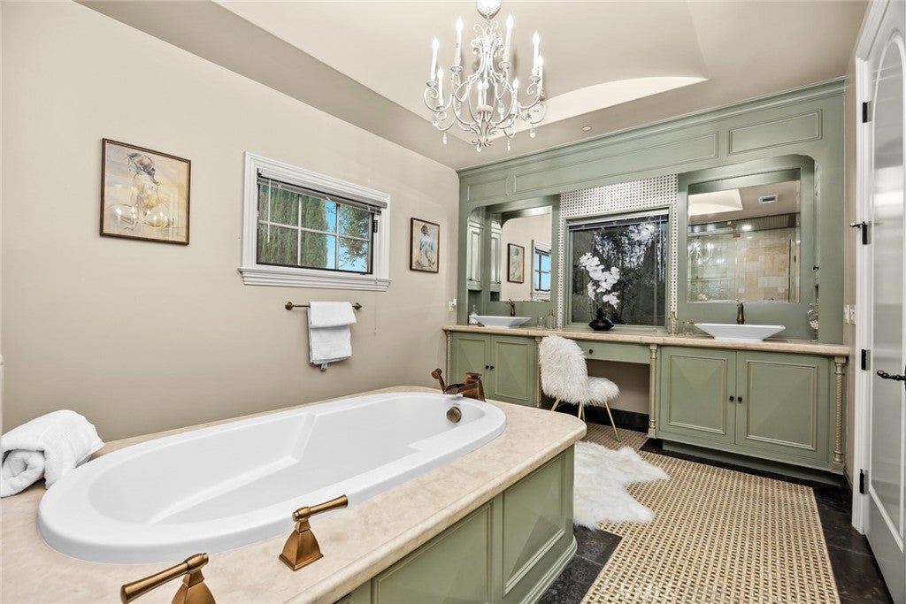 Arcadia, California, 91007, United States, 4 Bedrooms Bedrooms, ,5 BathroomsBathrooms,Residential,Active,2015840