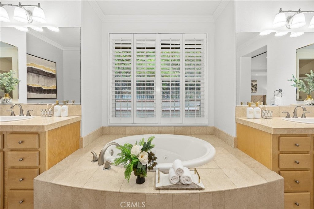 Monterey Park, California, 91754, United States, 5 Bedrooms Bedrooms, ,5 BathroomsBathrooms,Residential,Active,1988440