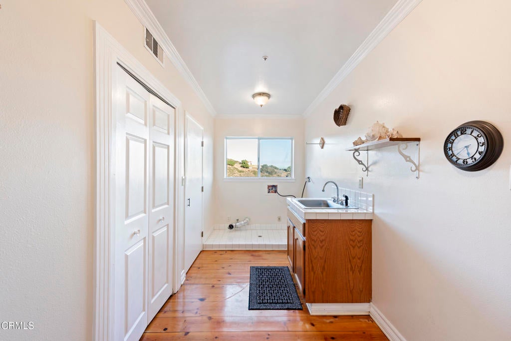 Camarillo, California, 93010, United States, 6 Bedrooms Bedrooms, ,4 BathroomsBathrooms,Residential,Active,1953410