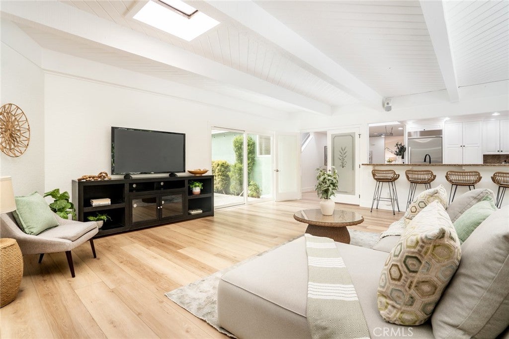 Huntington Beach, California, 92647, United States, 4 Bedrooms Bedrooms, ,3 BathroomsBathrooms,Residential,Active,2037145