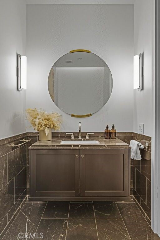 Los Angeles, California, 90069, United States, 2 Bedrooms Bedrooms, ,3 BathroomsBathrooms,Residential,Active,1995278