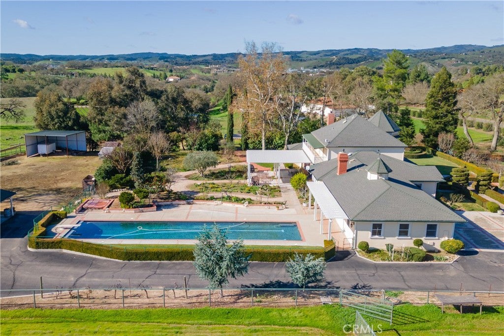 Paso Robles, California, 93446, United States, 4 Bedrooms Bedrooms, ,5 BathroomsBathrooms,Residential,Active,2016421