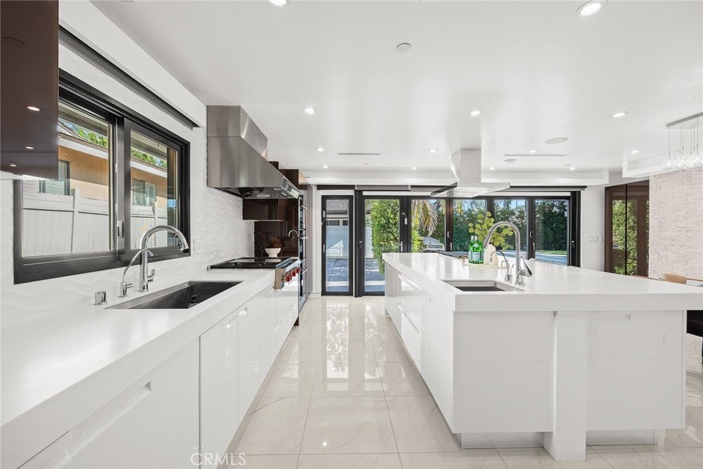 San Marino, California, 91108, United States, 4 Bedrooms Bedrooms, ,4 BathroomsBathrooms,Residential,Active,1909089