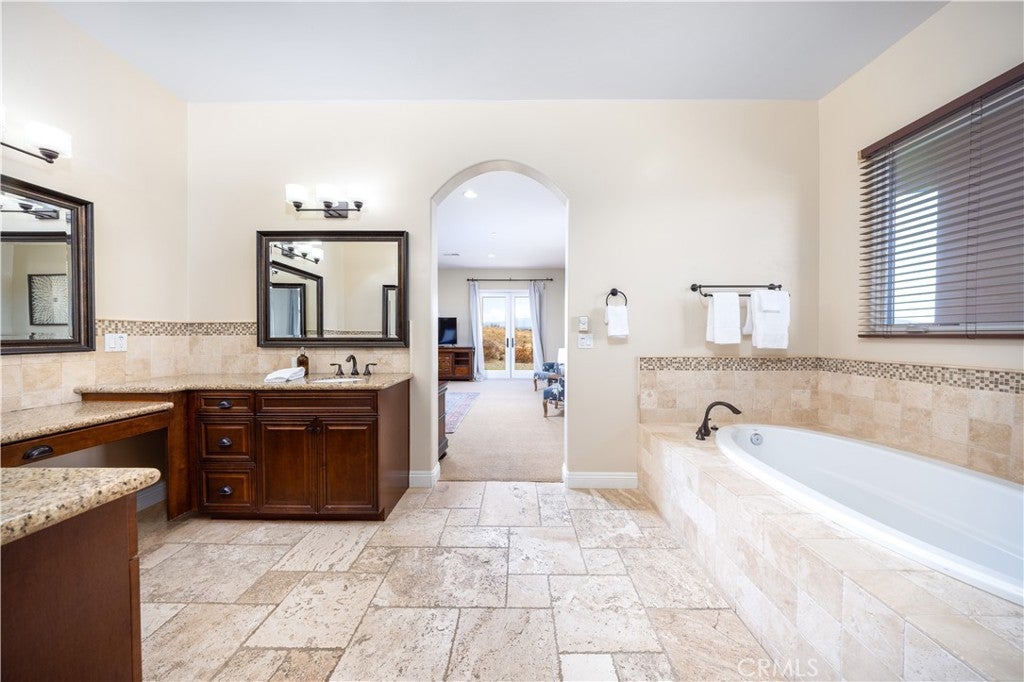 Temecula, California, 92592, United States, 5 Bedrooms Bedrooms, ,4 BathroomsBathrooms,Residential,Active,1970960