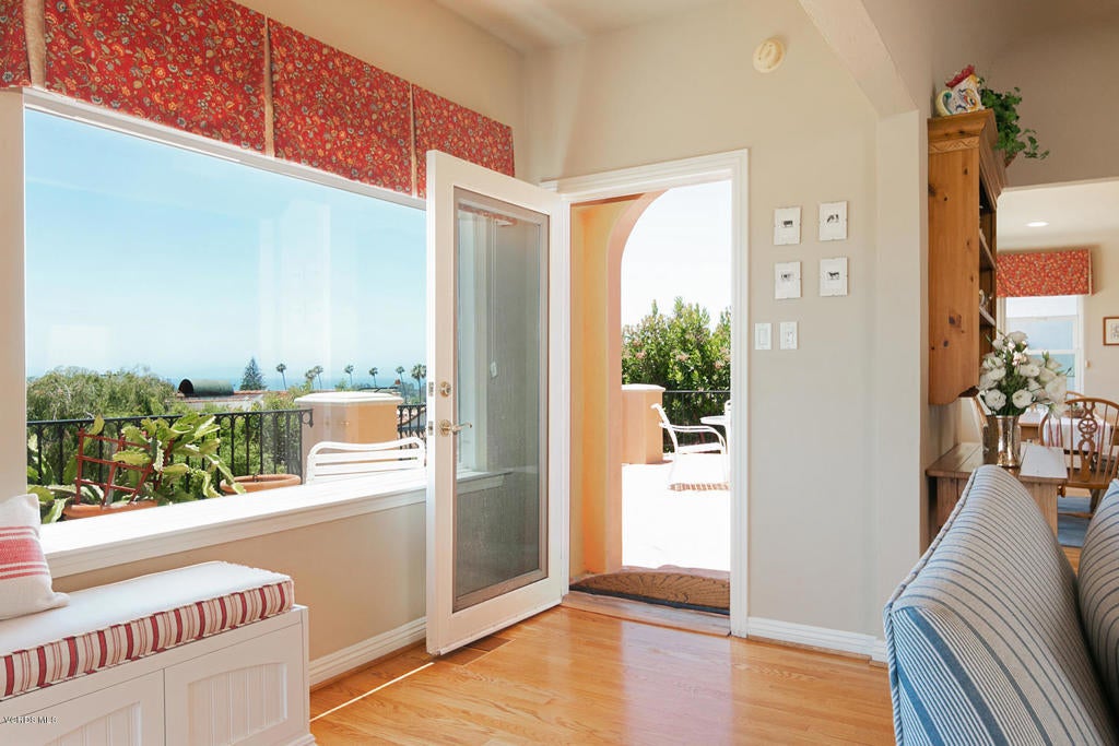 Ventura, California, 93001, United States, 4 Bedrooms Bedrooms, ,4 BathroomsBathrooms,Residential,Contingent,1944037
