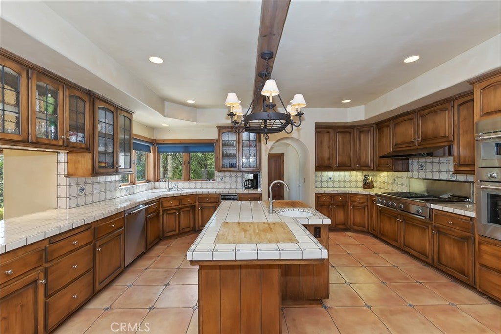 Lake Arrowhead, California, 92352, United States, 4 Bedrooms Bedrooms, ,5 BathroomsBathrooms,Residential,Active,1897983