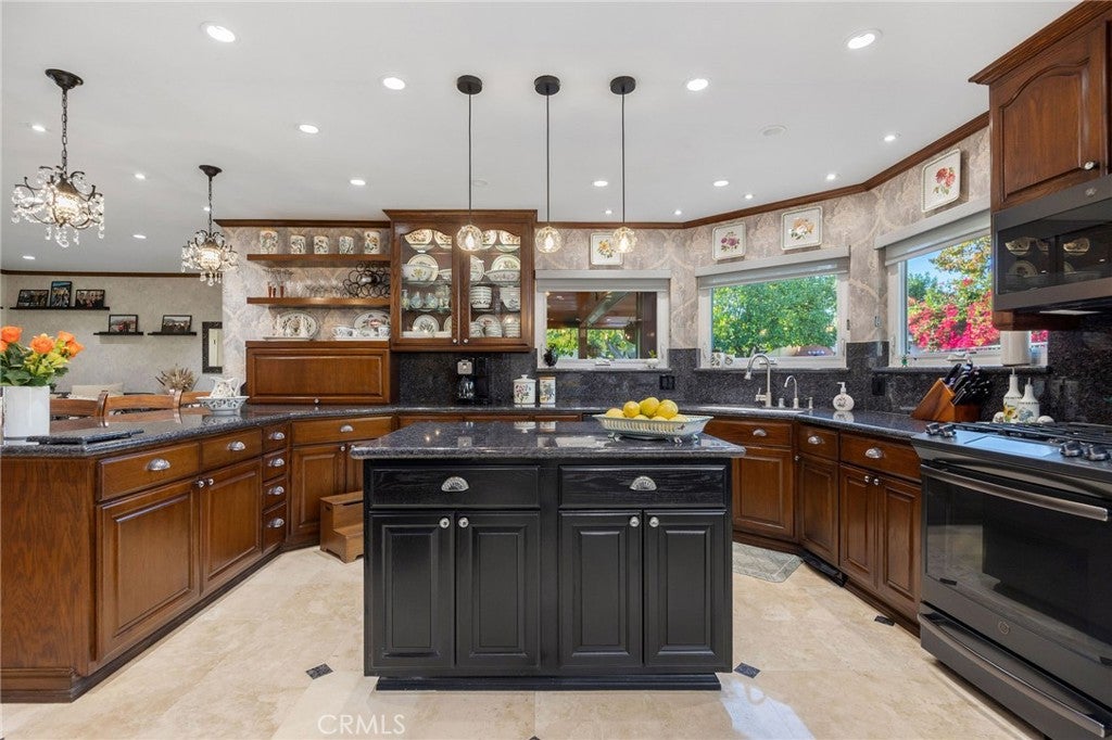 Chatsworth, California, 91311, United States, 4 Bedrooms Bedrooms, ,3 BathroomsBathrooms,Residential,Active,2006764