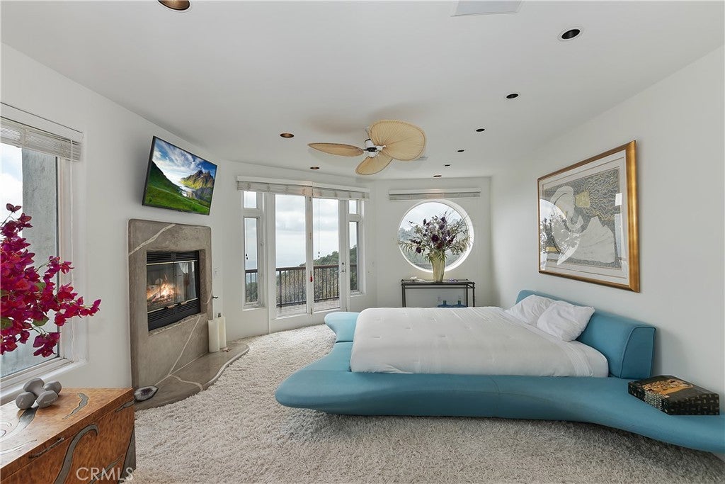 Lake Arrowhead, California, 92352, United States, 2 Bedrooms Bedrooms, ,3 BathroomsBathrooms,Residential,Active,1988419