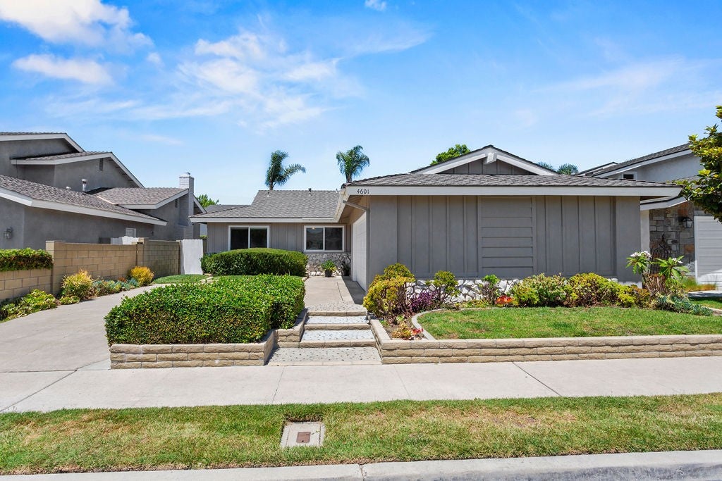 Seal Beach, California, 90740, United States, 4 Bedrooms Bedrooms, ,2 BathroomsBathrooms,Residential,Active,1900161