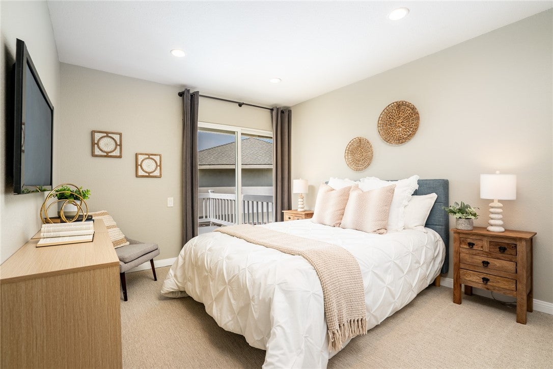 Huntington Beach, California, 92647, United States, 4 Bedrooms Bedrooms, ,3 BathroomsBathrooms,Residential,Active,2030516