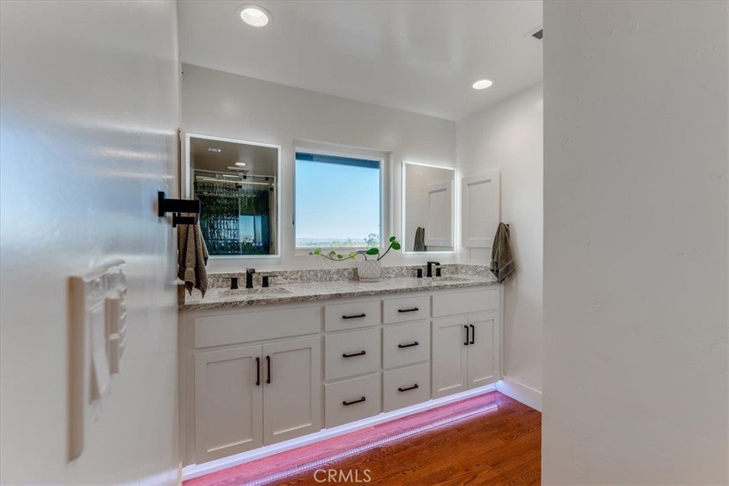 Paso Robles, California, 93446, United States, 3 Bedrooms Bedrooms, ,3 BathroomsBathrooms,Residential,Active,1990043