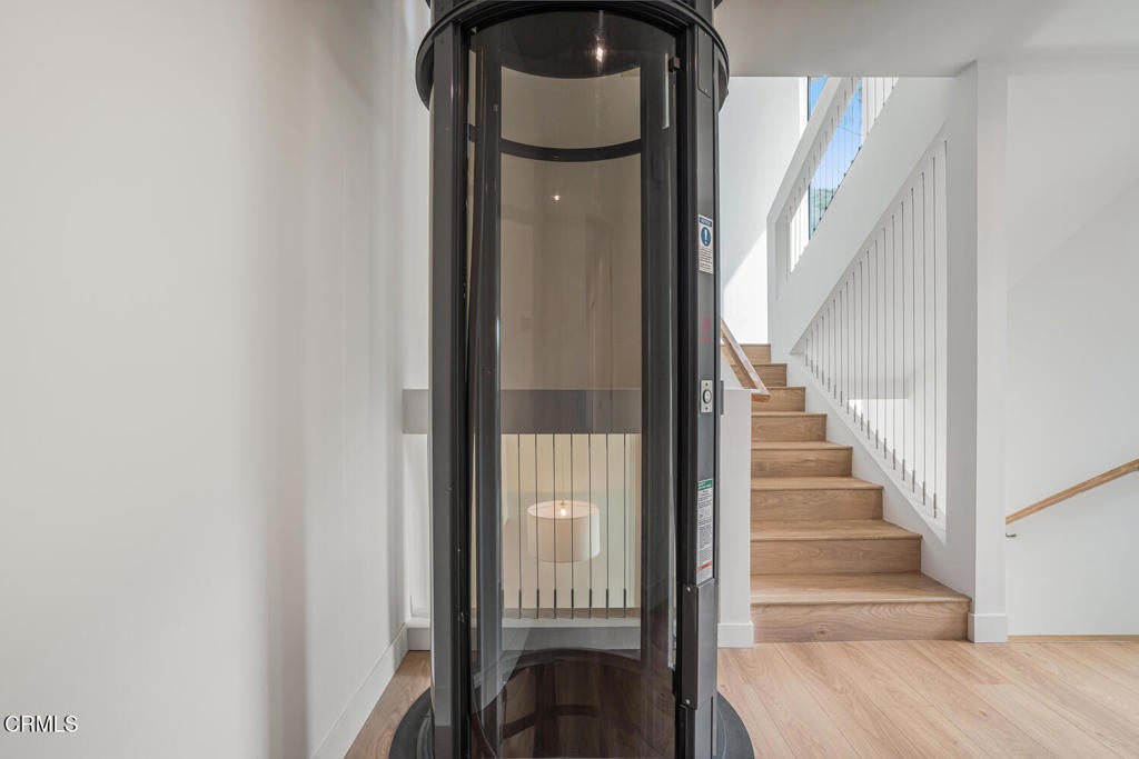 Ventura, California, 93001, United States, 3 Bedrooms Bedrooms, ,4 BathroomsBathrooms,Residential,Active,2016402