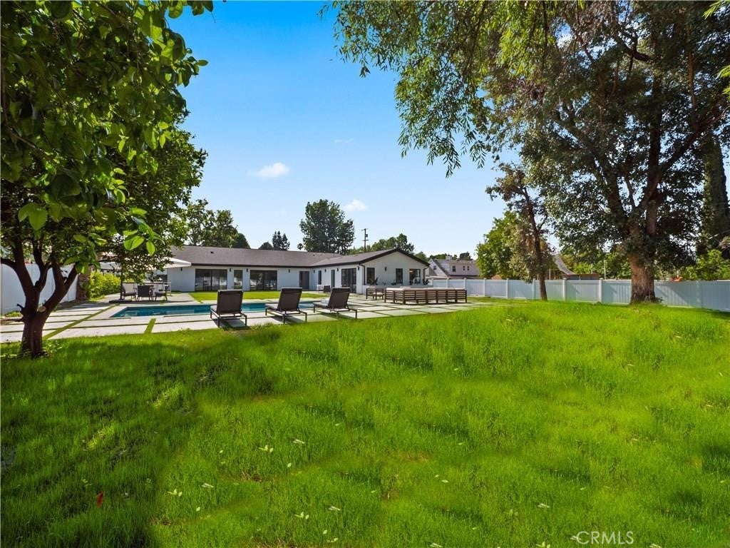 Woodland Hills, California, 91367, United States, 5 Bedrooms Bedrooms, ,5 BathroomsBathrooms,Residential,Pending,1843402