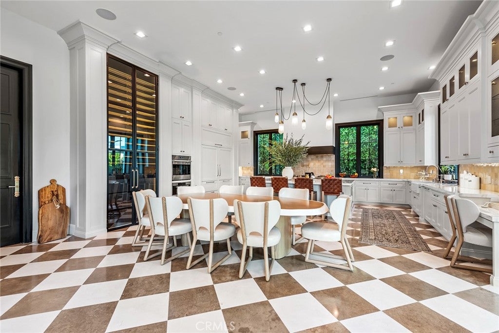 Los Angeles, California, 90077, United States, 8 Bedrooms Bedrooms, ,12 BathroomsBathrooms,Residential,Active,1905105