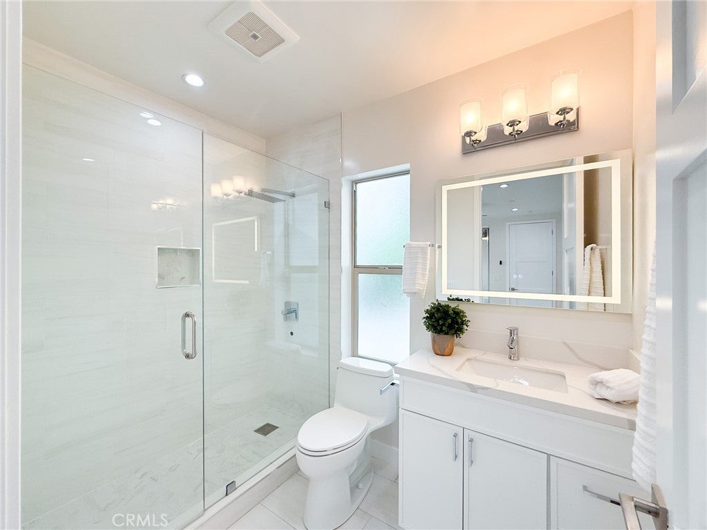 Pasadena, California, 91107, United States, 7 Bedrooms Bedrooms, ,8 BathroomsBathrooms,Residential,Active,1944066