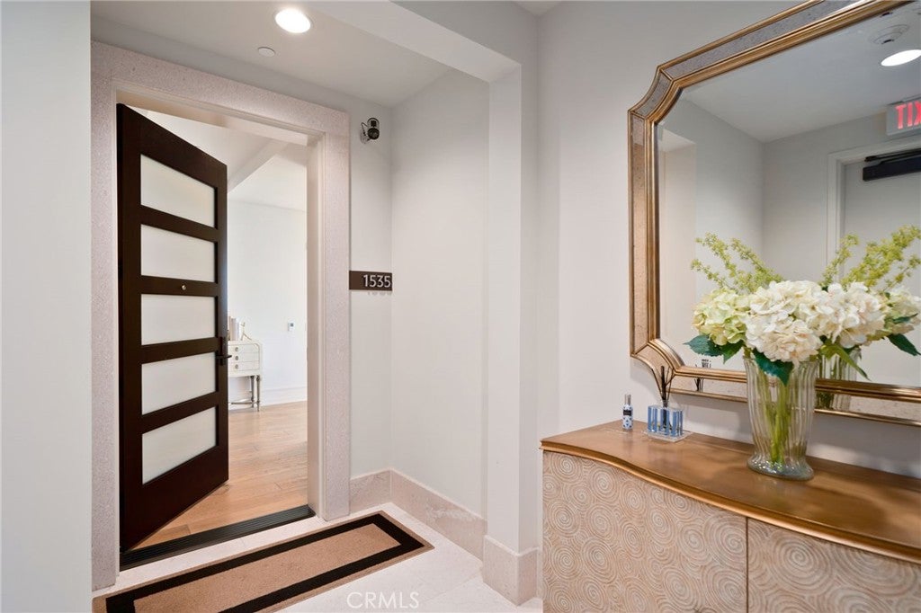 Newport Beach, California, 92660, United States, 2 Bedrooms Bedrooms, ,3 BathroomsBathrooms,Residential,Active,2009419