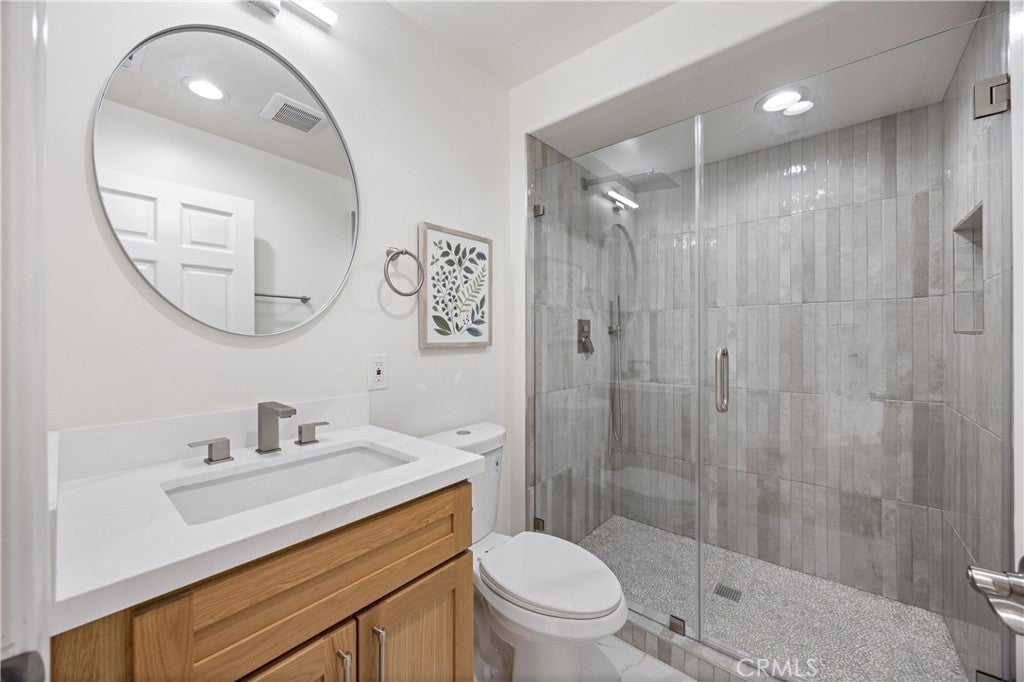 Downey, California, 90242, United States, 7 Bedrooms Bedrooms, ,6 BathroomsBathrooms,Residential,Contingent,1829948