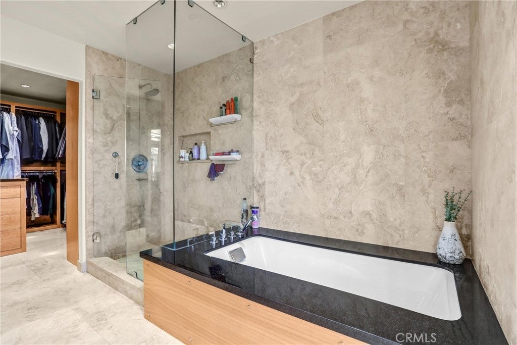 Anaheim, California, 92807, United States, 6 Bedrooms Bedrooms, ,5 BathroomsBathrooms,Residential,Active,2006989