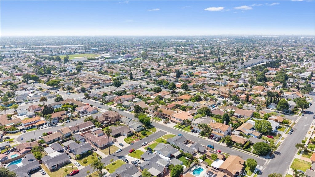 Downey, California, 90242, United States, 7 Bedrooms Bedrooms, ,6 BathroomsBathrooms,Residential,Contingent,1829948